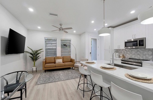 Tampa Heights House | Stylish, Bright & Cozy ~ 4 mins to Downtown Tampa, free Parking