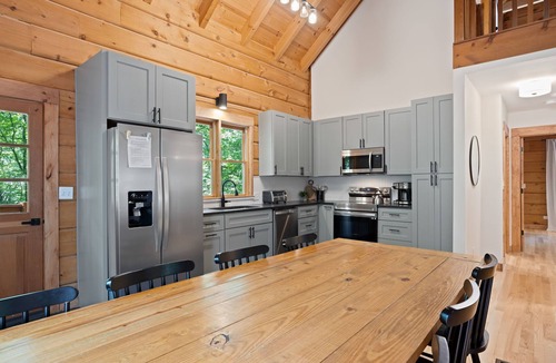 Slater Cabin | Stylish Cabin 10 minutes from Travelers Rest