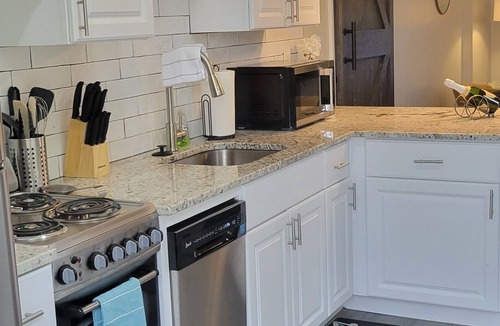 Grayson Apartment | Stylish Comfort Cozy Basement Apt in Quiet Neighborhood!