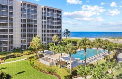 South Island Condo | Stylish condo w. water views, resort-style pool