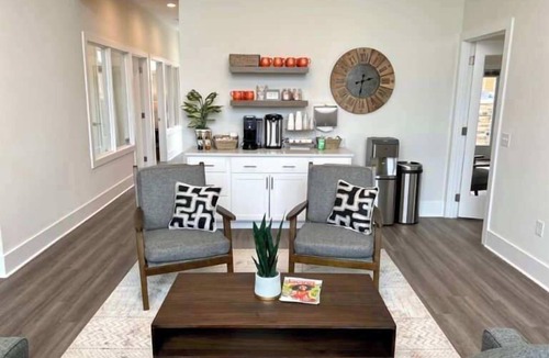 Clemson House | Stylish Dockside Townhome near Lake Hartwell