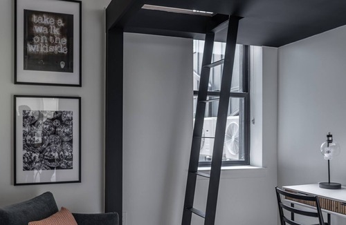 University City Apartment | Stylish downtown 5BD/3.5BT+ Back patio! Sleeps 14!