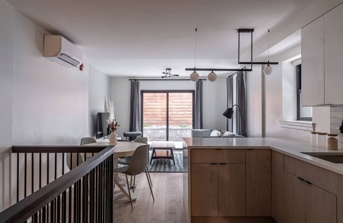 University City Apartment | Stylish downtown 5BD/3.5BT+ Back patio! Sleeps 14!