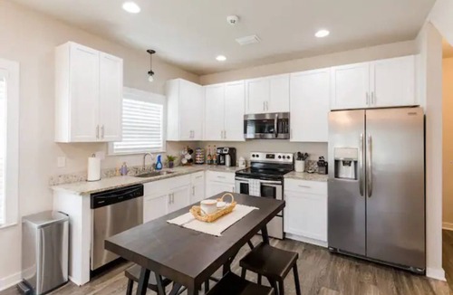 Downtown House | Stylish Downtown Home: steps away from all downtown hotspots