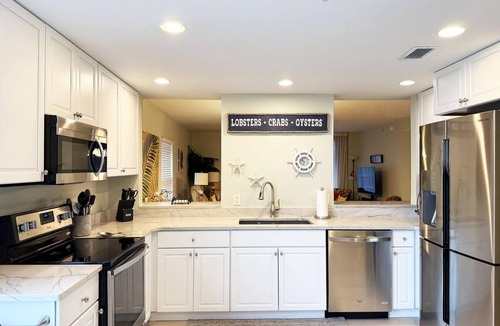 Englewood Apartment | Stylish Gulf Condo - Walk to Beach, Pool & Dining
