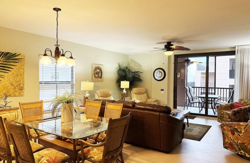 Englewood Apartment | Stylish Gulf Condo - Walk to Beach, Pool & Dining
