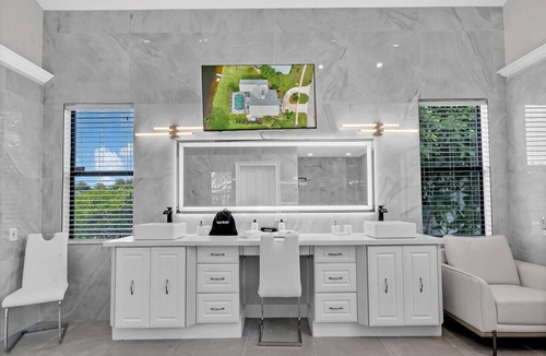 Wellington Villa | Stylish Lake Luxe Equine, on waterfront w screened-in pool - Lake Views! Hosted By Relaxtay