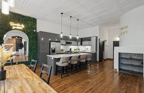Downtown Atlanta Condo | Stylish Midtown Loft 2BR/2BA 5 Min to Stadium + Free Parking