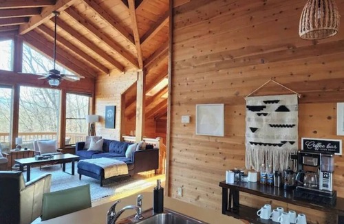 Foxfire Estates Cabin | Stylish Mountain Escape - Hot Tub - Fire Pit - Games