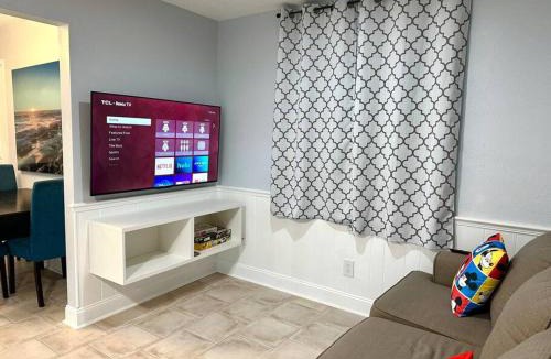 Cypress Gardens House | Stylish-N-Private 1BR Retreat 2 Miles to LegoLand