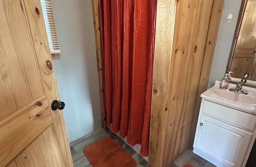Winona Cabin | Stylish Newell Remodeled Cabin. Sleeps up to 7. Direct Access to Brimstone. Pets