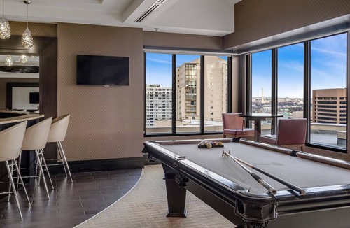 Crystal City Apartment | Stylish Oasis:Sleeps 7 | King Bed | Prime Location