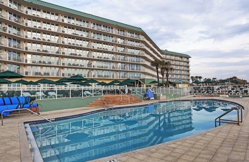 Ormond Beach Resort | Stylish Ocean View 1BR Condo w/Resort Pool, Kitchen, & Easy Beach Walk Access