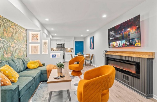 Old City Condo | Stylish Old City Big 1BR Steps to Historical Sites
