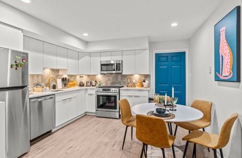 Old City Condo | Stylish Old City Big 1BR Steps to Historical Sites