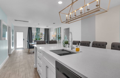 Melaleuca Gardens House | Stylish & Renovated 4BR W/Tiki + Heated Pool