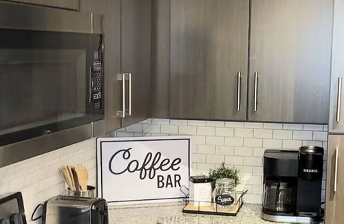 Loring Heights Apartment | Stylish Retreat 10 min from Mercedes-Benz Stadium