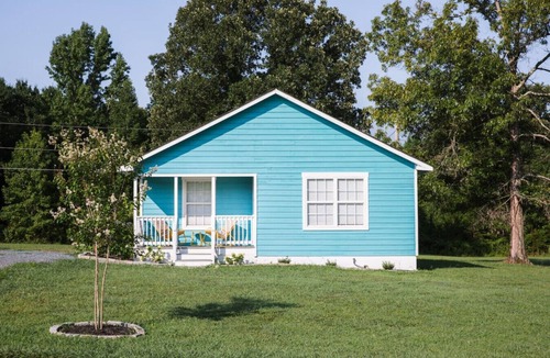 Delano Cabin | Stylish retreat w/hot tub!