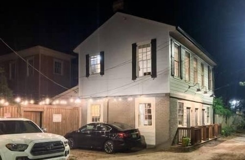 Savannah Victorian District Condo | Stylish Savannah Condo: Steps to Forsyth Park