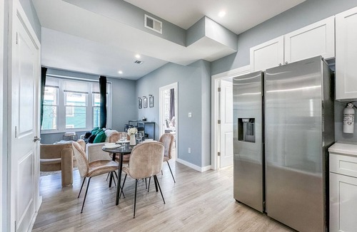 Harrison Apartment | Stylish Secret: 1 FREE parking + walk to train, Sleep 8, ✨10% OFF 7 days
