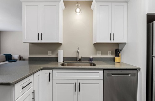Taylors House | Stylish & Spacious New Build | King Beds + Private Patio | Sleeps 8
