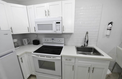 Lake Ridge Apartment | ❀Stylish Studio❀ Near Beach, Shopping & Nightlife
