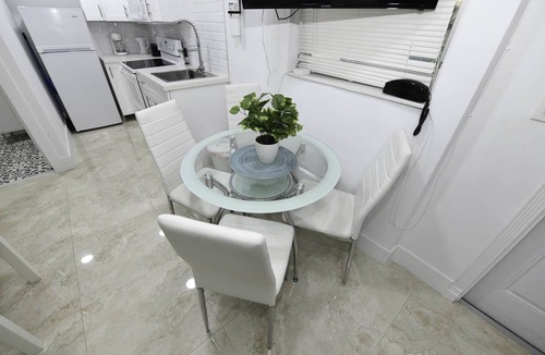 Lake Ridge Apartment | ❀Stylish Studio❀ Near Beach, Shopping & Nightlife