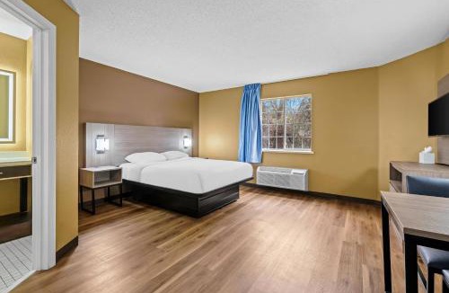 Executive Park Hotel | Suburban Studios Charlotte - Executive Park
