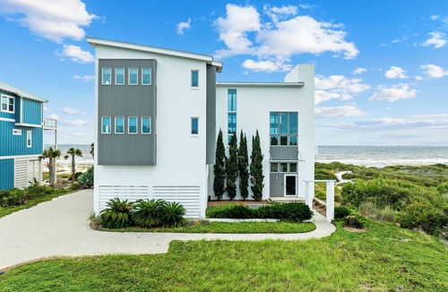 Plantation House | Sugar Sands Sanctuary: Gorgeous Beachfront Home, Infinity Pool, 5 Masters