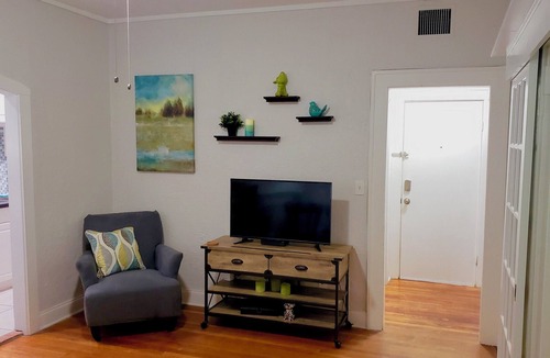 Courier City - Oscawana Apartment | Suite 10 - Casablanca of Hyde Park