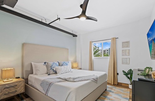 Wilton Manors Apartment | Suite 203: King Bed, Balcony water views, pool