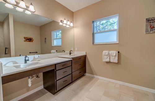 Englewood Bed & Breakfast | Suite Dreams Guesthouse aka Care Takeover Home