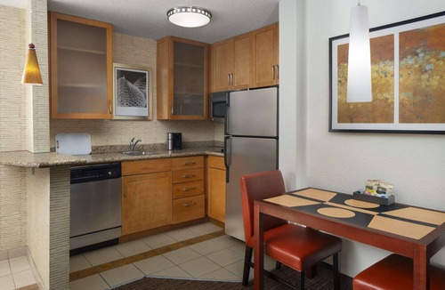 Florence Hotel | Suite w/Kitchen + Free Parking & Outdoor Pool
