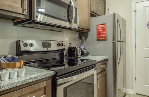 Ooltewah Apartment | ✪ Summer Breeze ✪ FREE Parking, Pool & Gym!