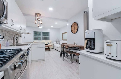 Harbor Village House | Summer By The Sea 1 (5 Minutes to the beach!)