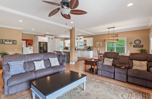 Eatonton House | Summer Fun in Lakeside Luxury: Spacious Home, Pet-Friendly, Near Attractions + Hiking