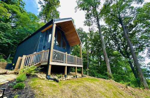 Sevierville Cottage | Summer Getaway | Hot Tub