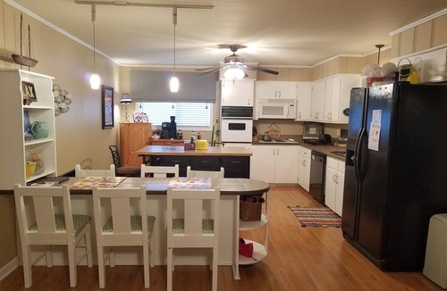 Iuka House | Summer Openings! Perfect spot on lake for fishing! Spacious home & backyard