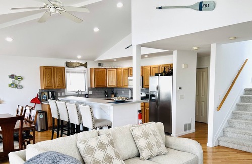 Holgate House | SUMMER PEAK WEEKS AVAILABLE Oceanside 4 Bdm Steps Off Beach, Sleeps 15
