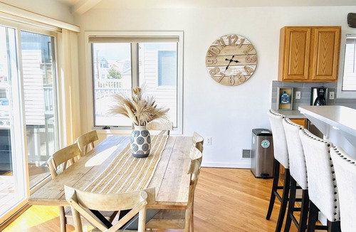 Holgate House | SUMMER PEAK WEEKS AVAILABLE Oceanside 4 Bdm Steps Off Beach, Sleeps 15