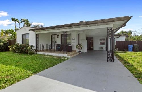 South Corals House | Summer Retreat House