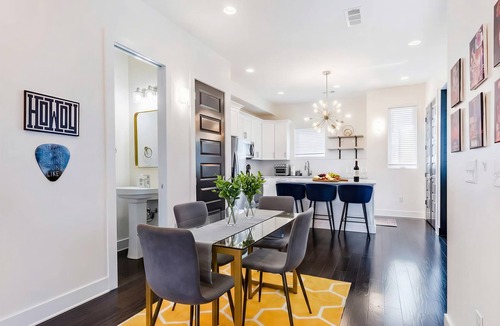 Hadley - Washington House | Summer rooftop deck, skyline views, free parking near Broadway