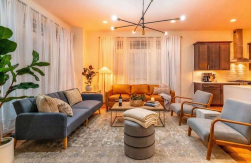 Hadley - Washington House | Summer rooftops, skyline views, karaoke garage near Broadway