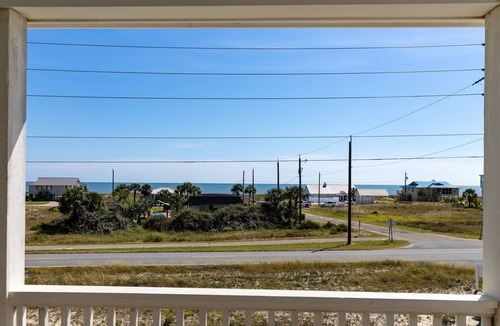 East End House | Summer Salt Cottage, Pvt Pool, 240 steps to beach w/views