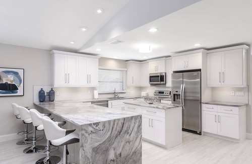 Naples Park House | SUMMER SPECIALS! Luxury Home, Stunning Large Pool/Spa, Near Beaches, FREE Bikes