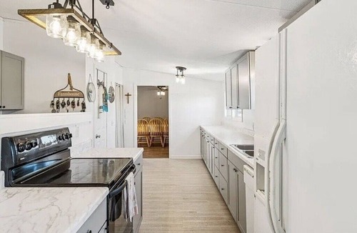 Summerville House | Summerville Farmhouse Retreat Near Charleston