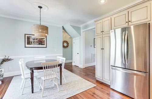 Summerville Cottage | Summerville Historic Bungalow w/Hot Tub
