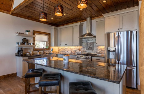 Banner Elk Cabin | Summit Haven - Luxury home in Eagles Nest, hot tub, gameroom