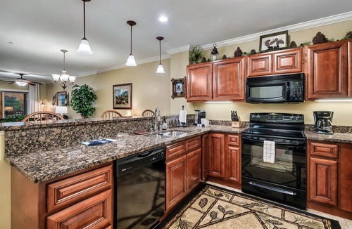 Gatlinburg Apartment | Summit Manor Condo - Steps from Gatlinburg Strip!
