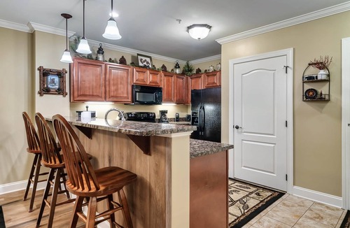 Gatlinburg Apartment | Summit Manor Condo - Steps from Gatlinburg Strip!